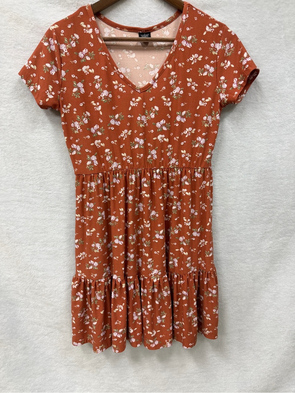 Women’s Medium Floral V-Neck Tiered Mini Dress in Rust Orange